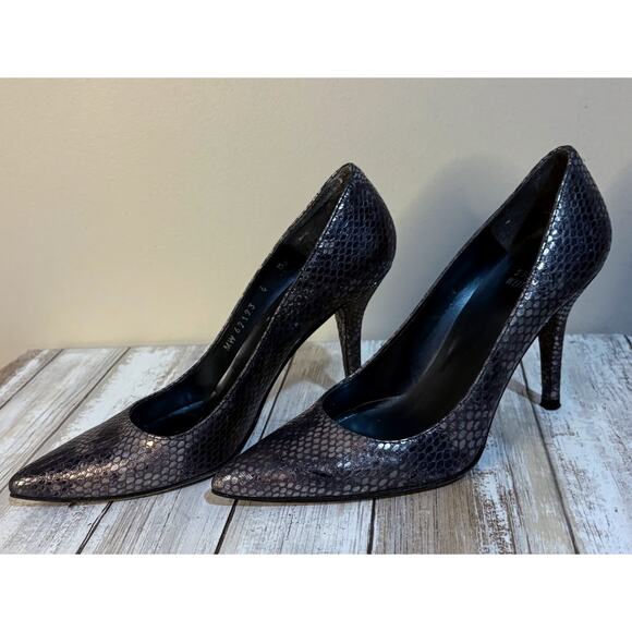 Stuart Weitzman Shoes - Stuart Weitzman Women's Snakeskin Pumps Size 6